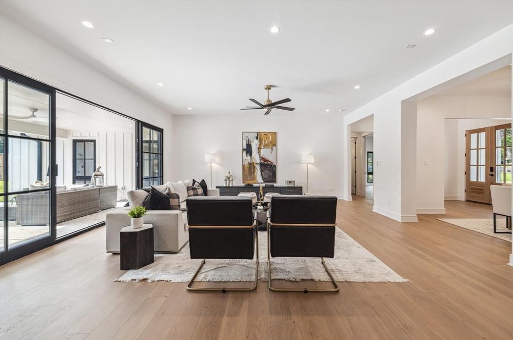 354 Westminster Dr, Houston TX  77024-5623 exterior