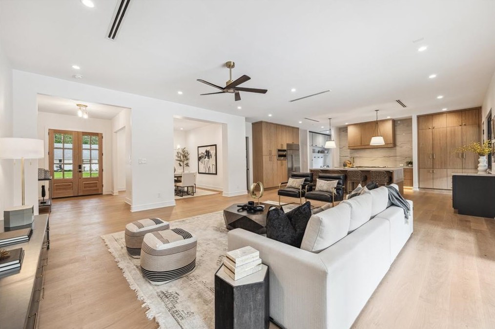 354 Westminster Dr, Houston TX  77024-5623 exterior