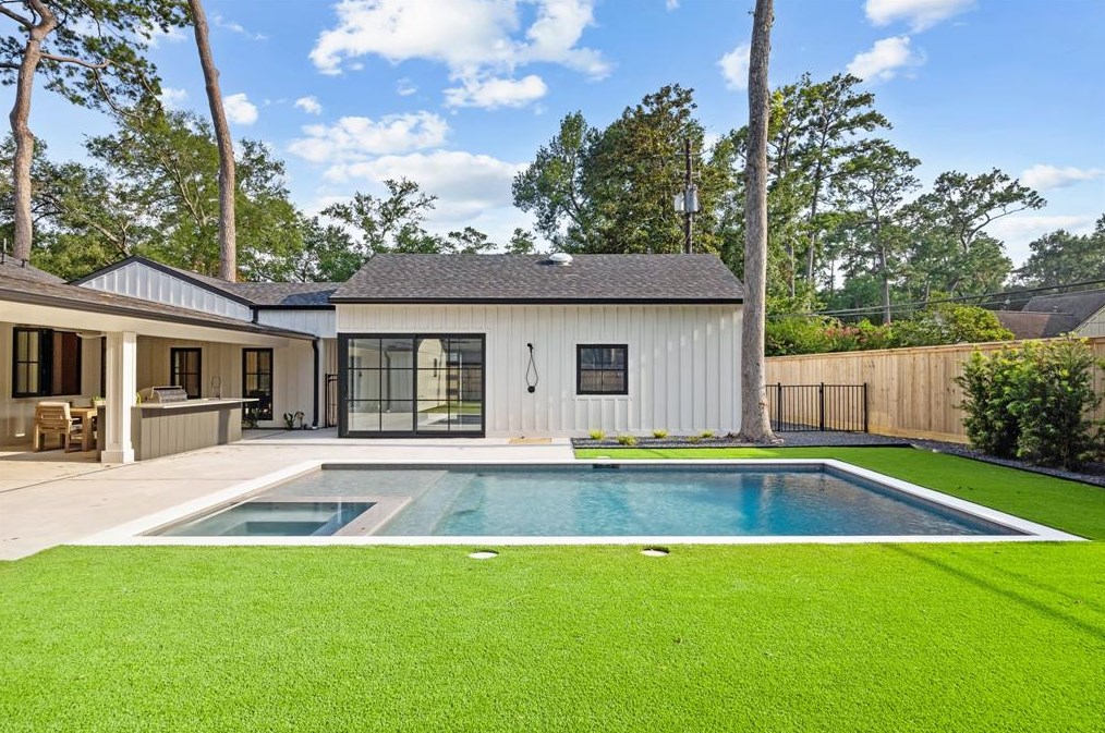 354 Westminster Dr, Houston TX  77024-5623 exterior