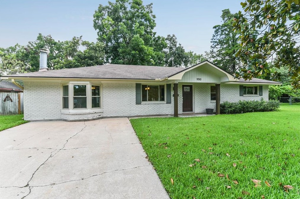 9510 Carousel Ln, Houston TX  77080-5354 exterior