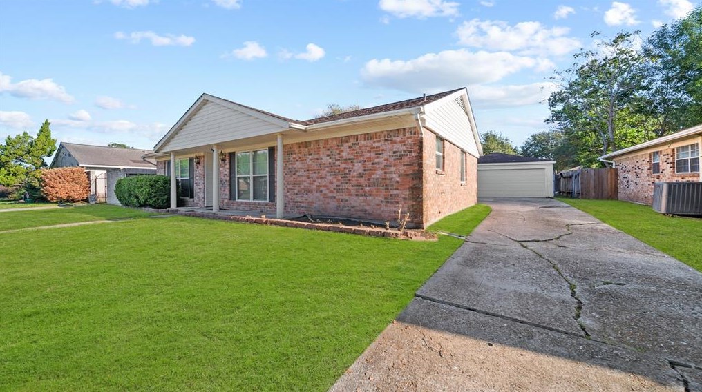 11303 Sageheather Dr, Houston TX  77089-4605 exterior