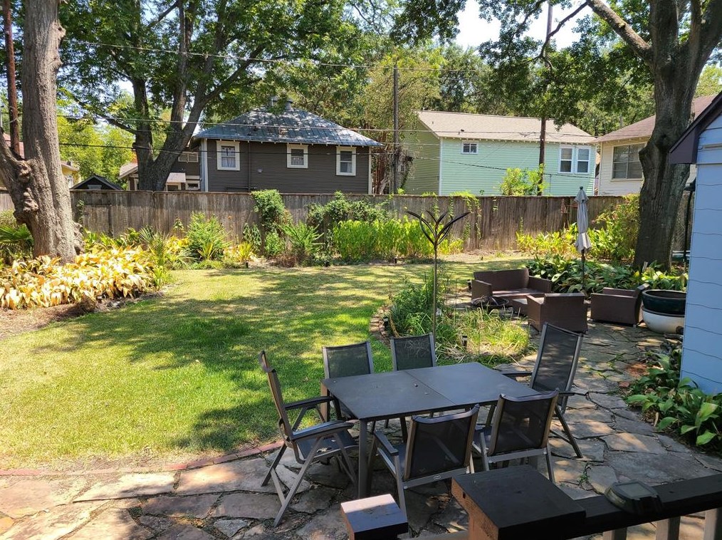 1624 Heights Blvd, Houston TX  77008-4022 exterior