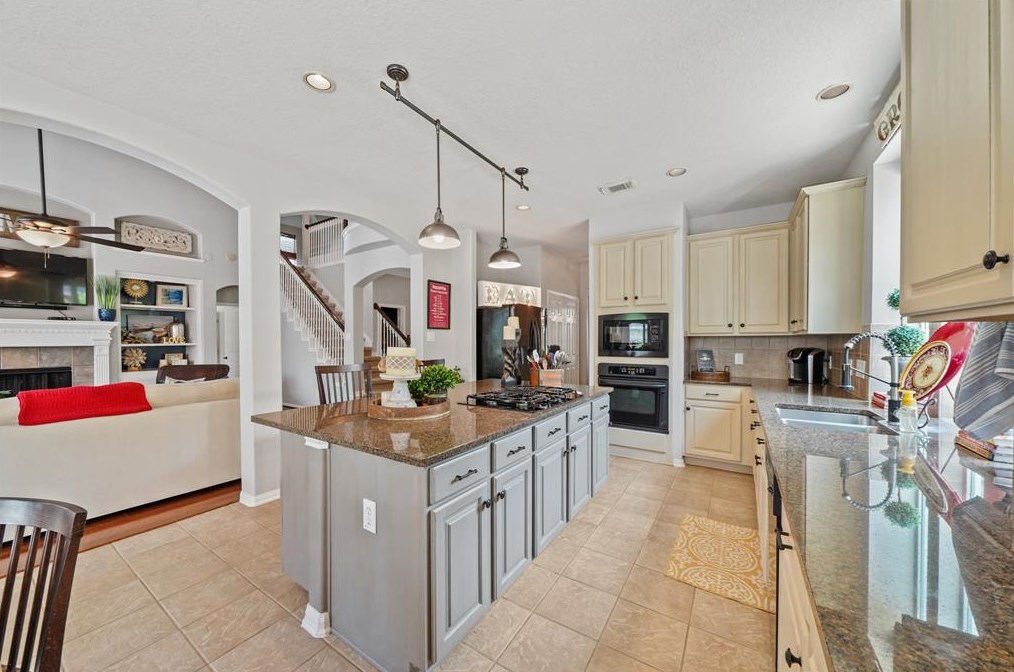 1603 Brookstone Ln, Sugar Land TX  77479-1895 exterior