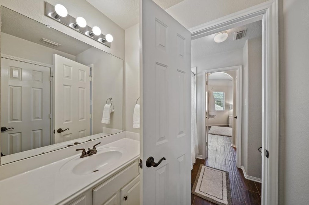 1603 Brookstone Ln, Sugar Land TX  77479-1895 exterior