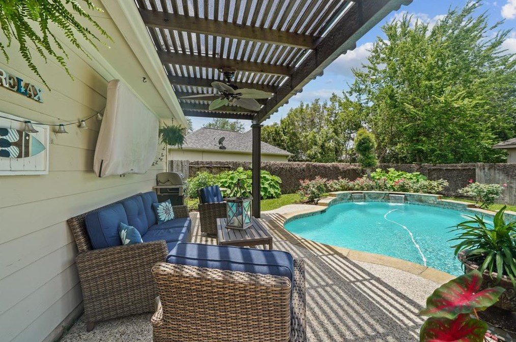 1603 Brookstone Ln, Sugar Land TX  77479-1895 exterior