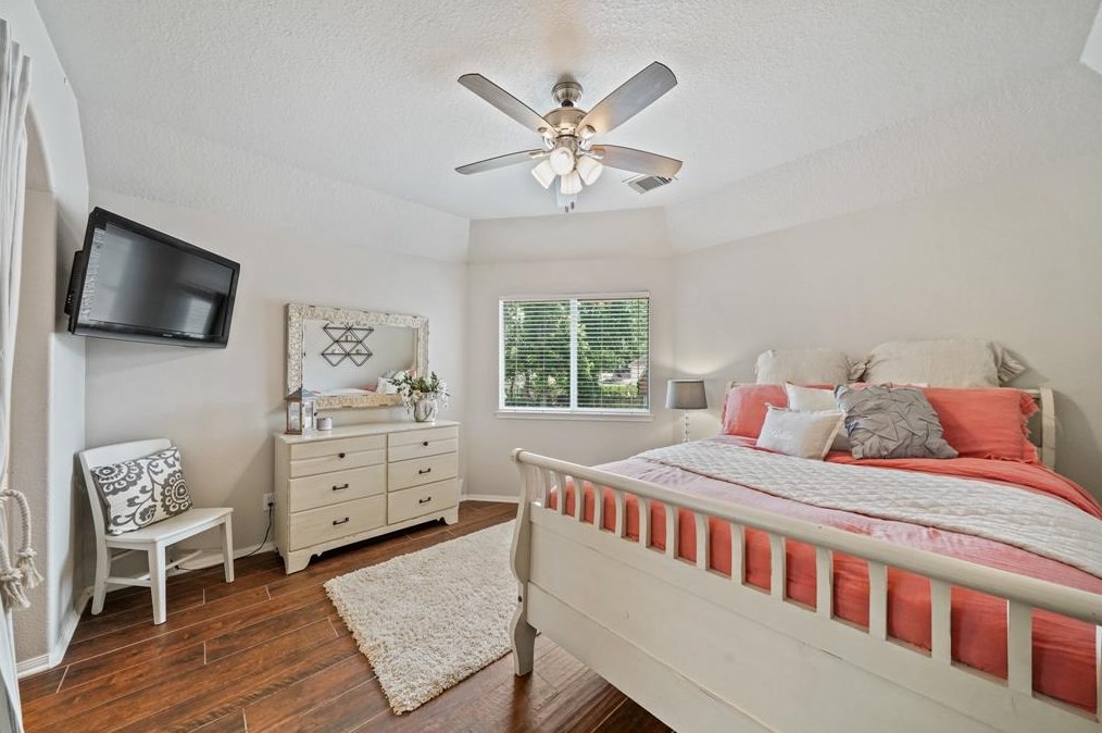 1603 Brookstone Ln, Sugar Land TX  77479-1895 exterior