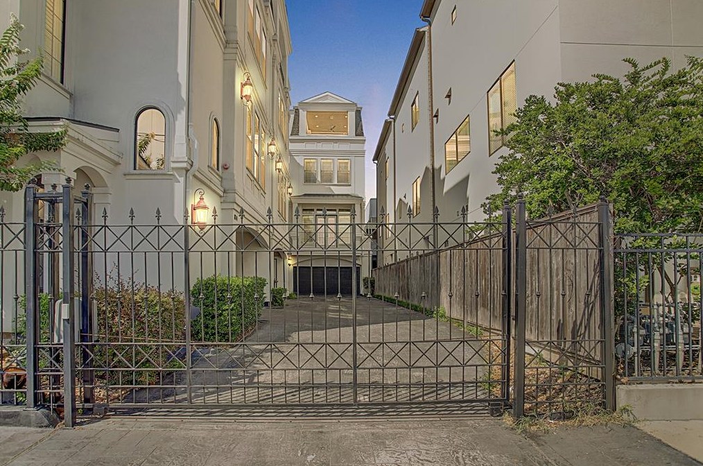 812 Drew St, Houston TX  77006-1916 exterior