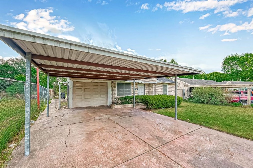 4870 Clover St, Houston TX  77033-4020 exterior