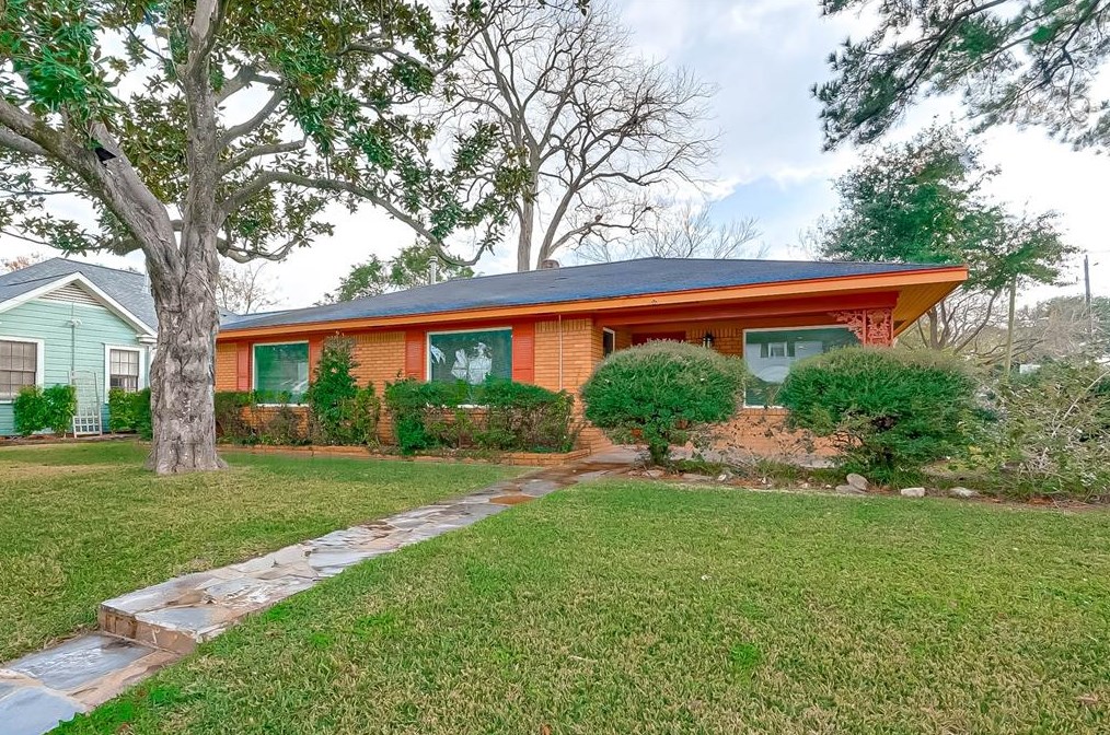 946 14th St, Houston TX  77008-3838 exterior