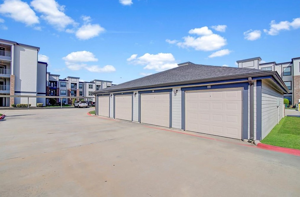 2200 Sam Houston Pkwy, Houston TX 77032-3112 exterior