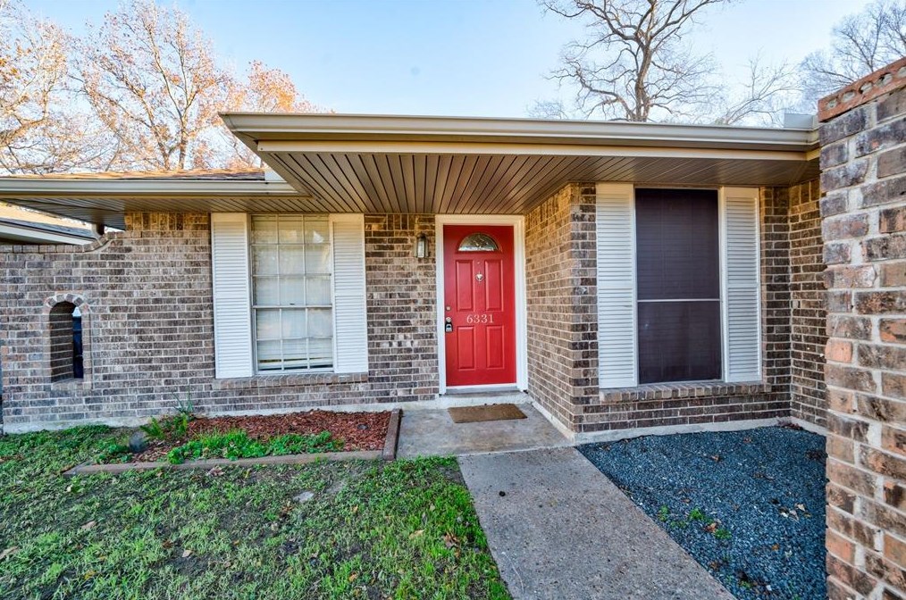 6331 Oaknut Dr, Houston TX  77088-6420 exterior