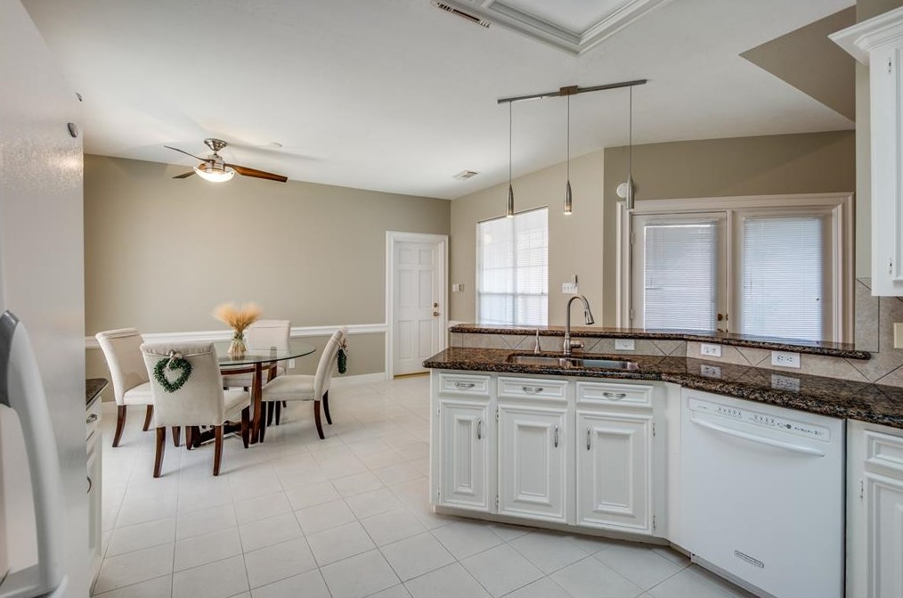 6910 Queensclub Dr, Houston TX 77069-1204 exterior