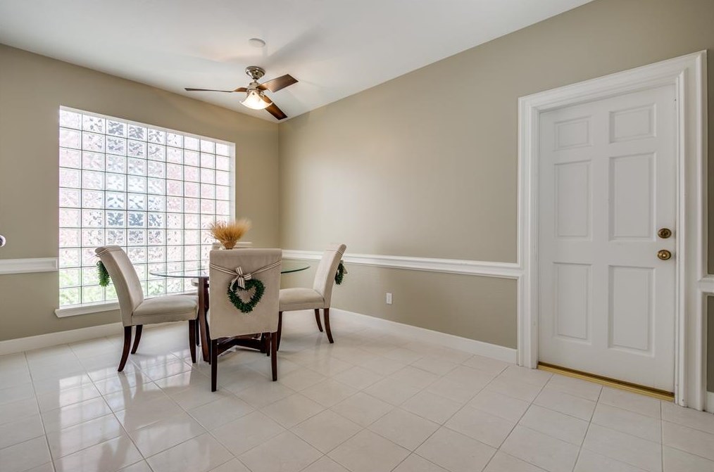 6910 Queensclub Dr, Houston TX 77069-1204 exterior