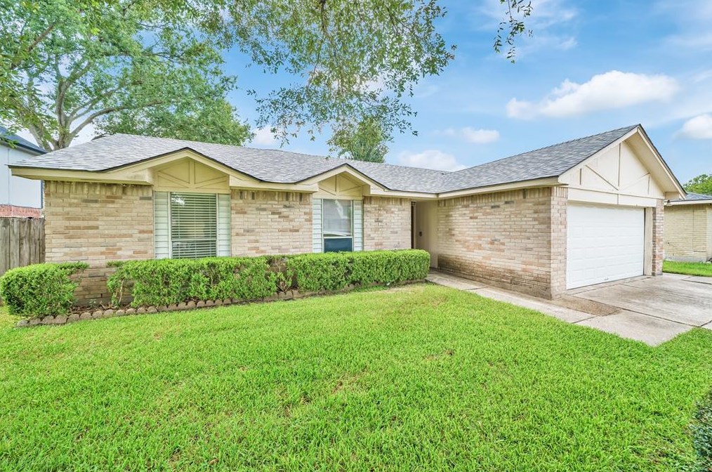 11907 Swan Creek Dr, Houston TX  77065-3813 exterior