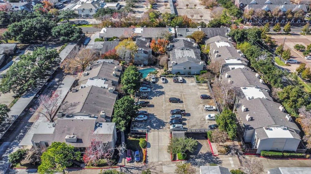 5711 Sugar Hill Dr, Houston TX  77057-2124 exterior