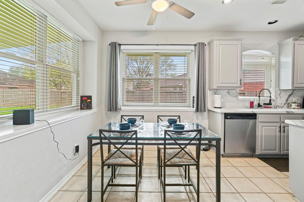 1230 Foxland Chase St, Sugar Land TX  77479-5330 exterior