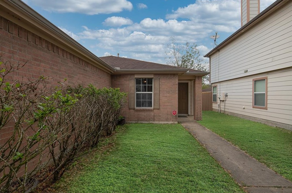 4211 Wayside Stream Ln, Houston TX  77048-2837 exterior