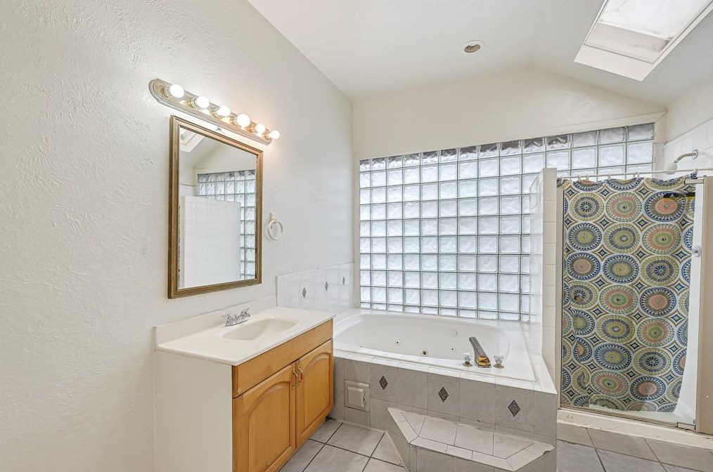 9302 Stonecreek Ln, Houston TX  77036-8613 exterior