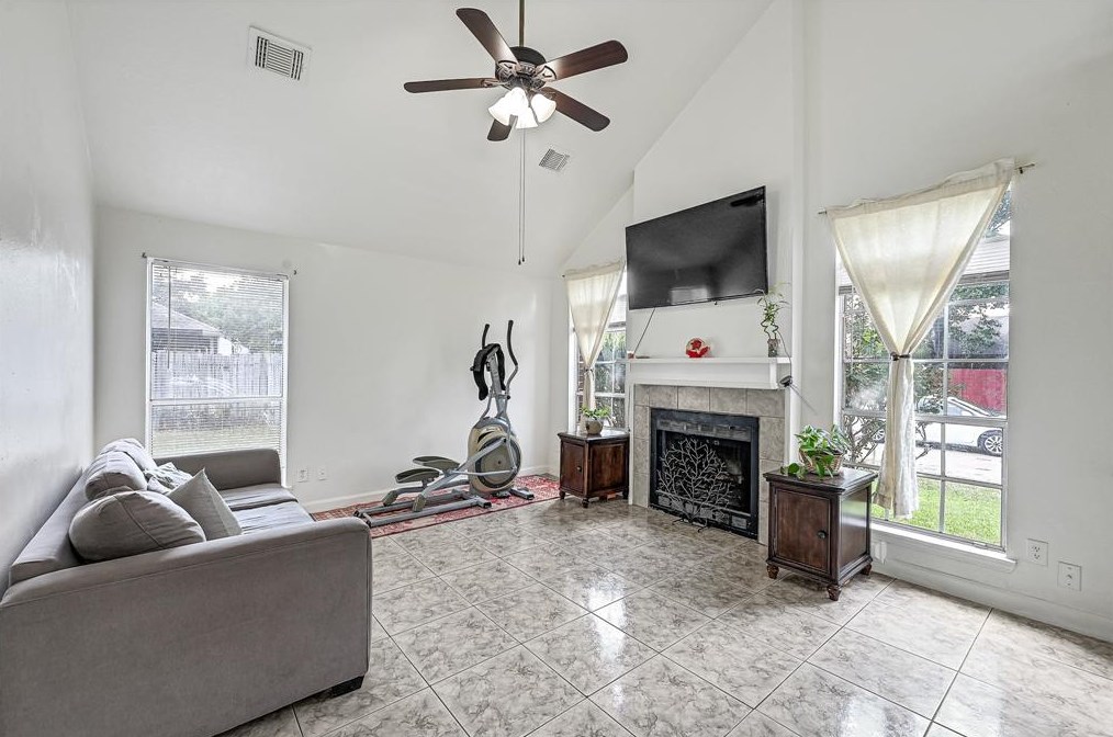 9302 Stonecreek Ln, Houston TX  77036-8613 exterior