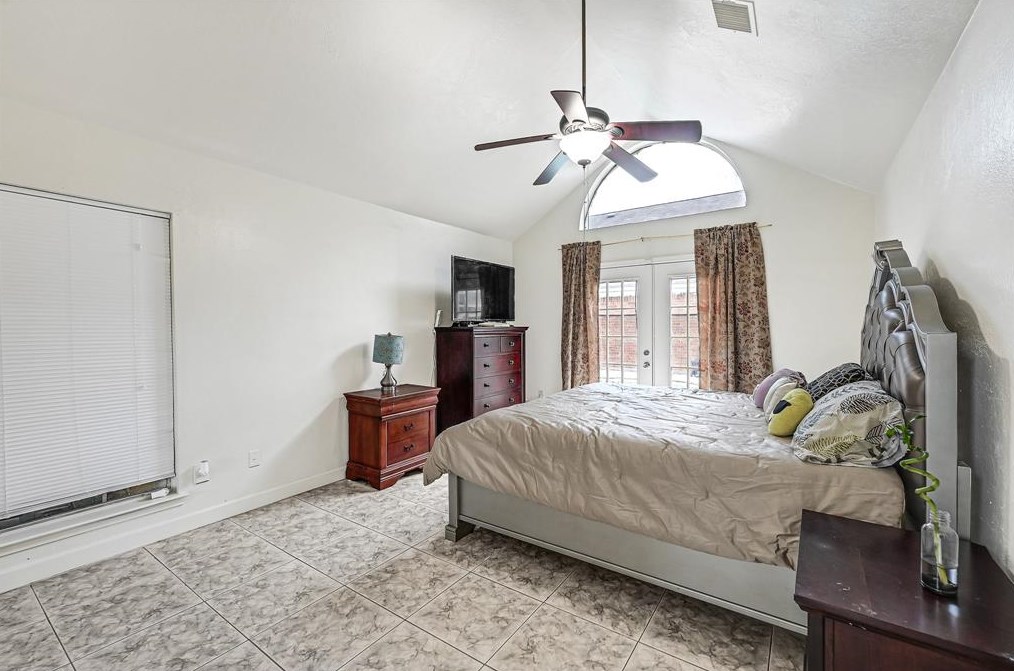 9302 Stonecreek Ln, Houston TX  77036-8613 exterior