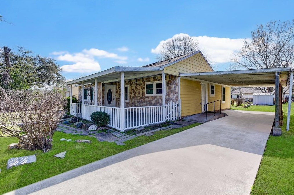 7334 Oak Hill Dr, Houston TX  77087-5336 exterior