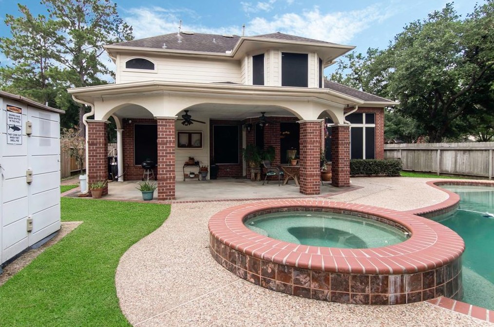 1603 Almond Brk Ln, Houston TX  77062-8015 exterior