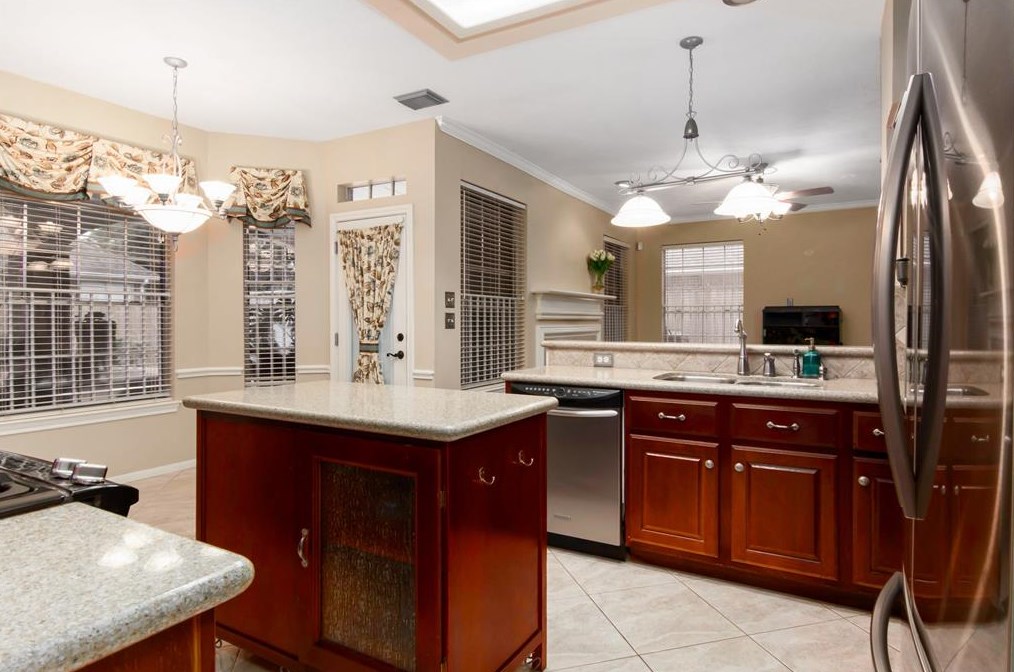 1603 Almond Brk Ln, Houston TX  77062-8015 exterior