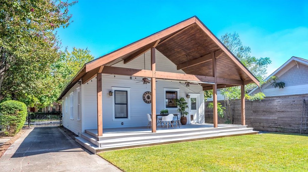 935 Columbia St, Houston TX  77008-7054 exterior