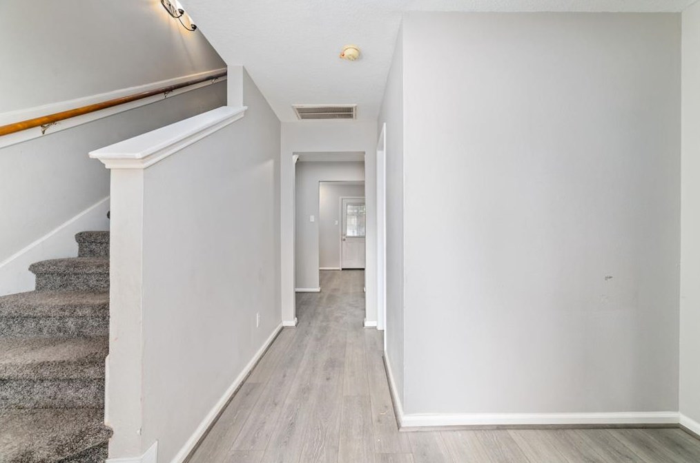 10810 Meadow Walk Ln, Houston TX  77067-3784 exterior