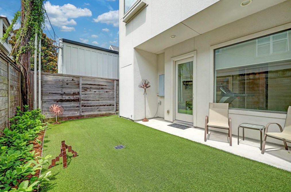 2624 Newman St, Houston TX  77098-1408 exterior