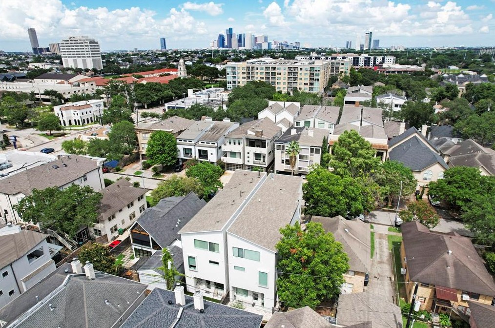 2624 Newman St, Houston TX  77098-1408 exterior