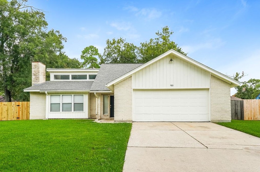 910 Companion Dr, Crosby TX  77532-5768 exterior
