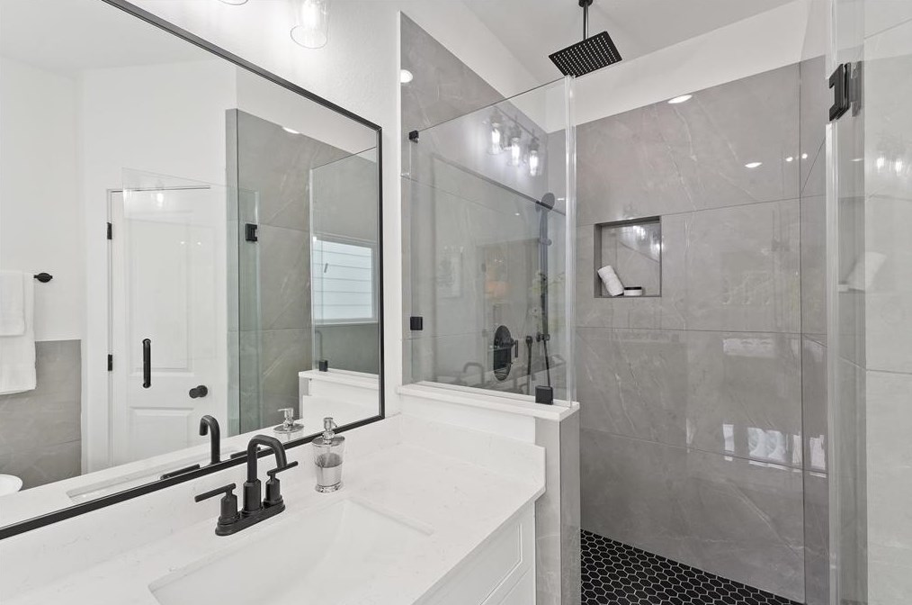 4810 Cochran, Houston TX  77009-2115 exterior