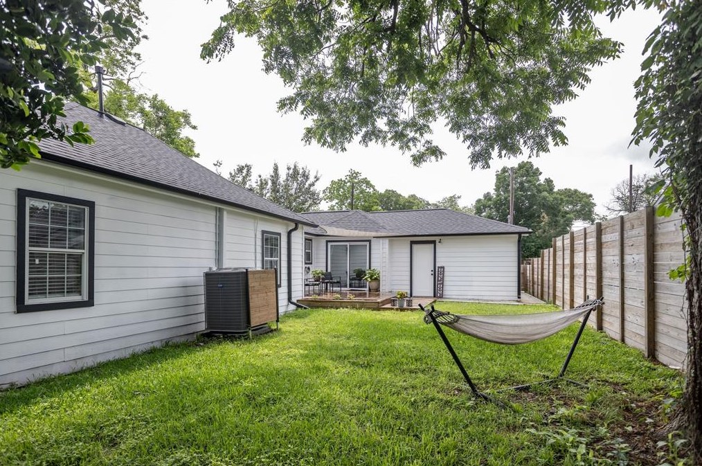 1017 Joyce, Houston TX 77009-2030 exterior