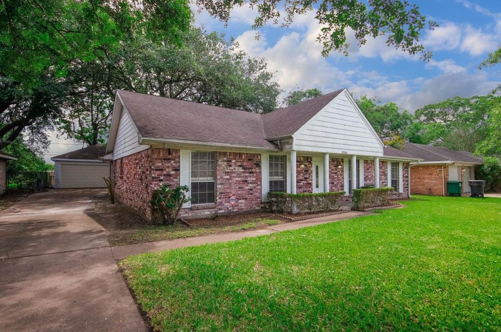 2114 Wycliffe Dr, Houston TX  77043-2212 exterior