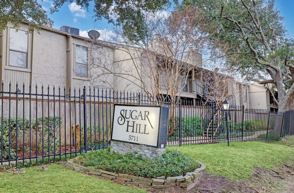5711 Sugar Hill Dr, Houston TX  77057-2124 exterior