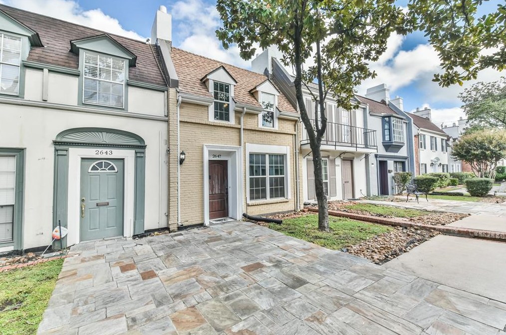 2647 Marilee Ln, Houston TX  77057-4205 exterior