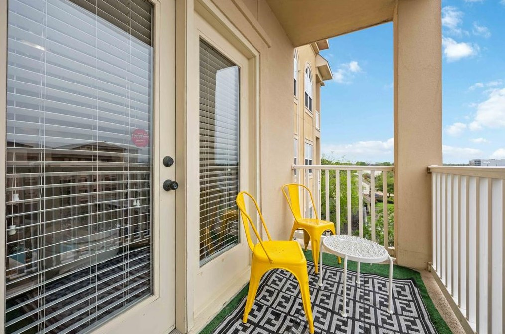 2203 Dorrington St, Houston TX 77030-3277 exterior