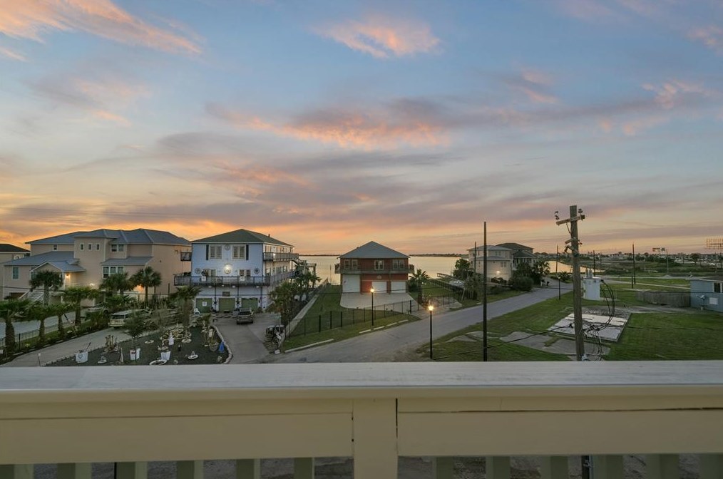 1102 64 St, Galveston TX 77551-1043 exterior