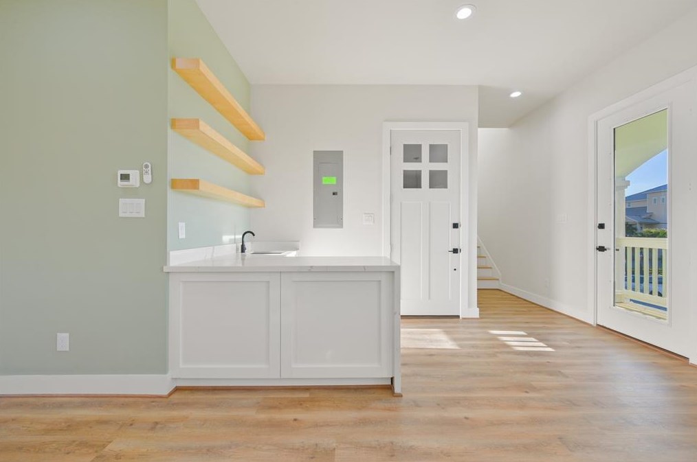 1102 64 St, Galveston TX 77551-1043 exterior