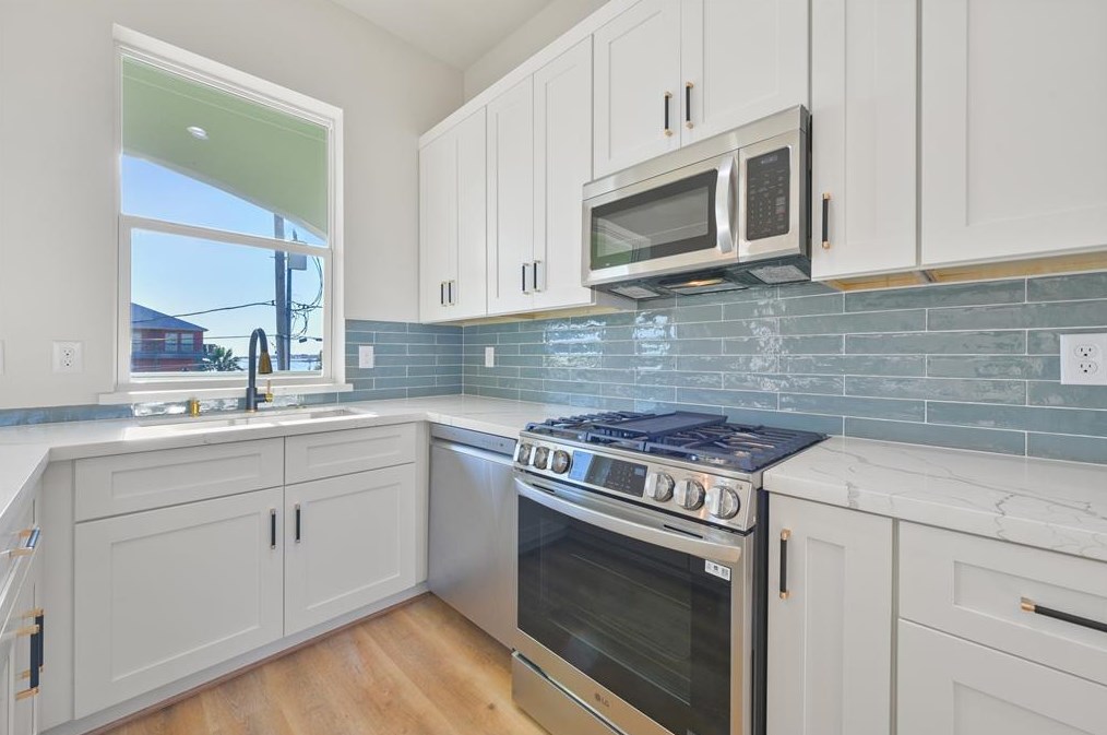 1102 64 St, Galveston TX 77551-1043 exterior