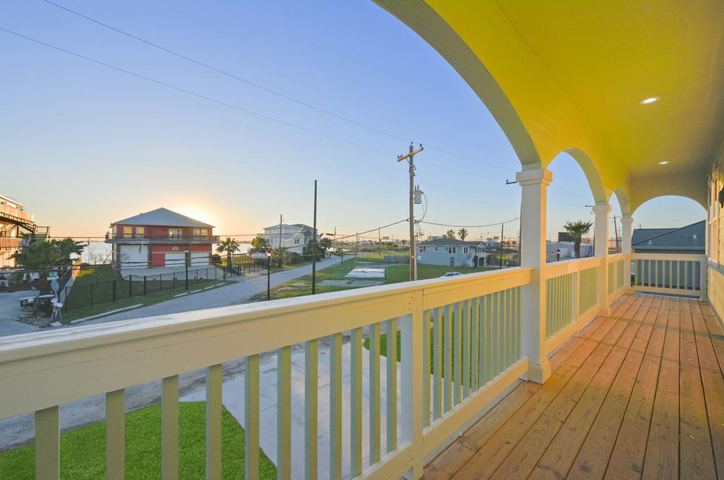 1102 64 St, Galveston TX 77551-1043 exterior