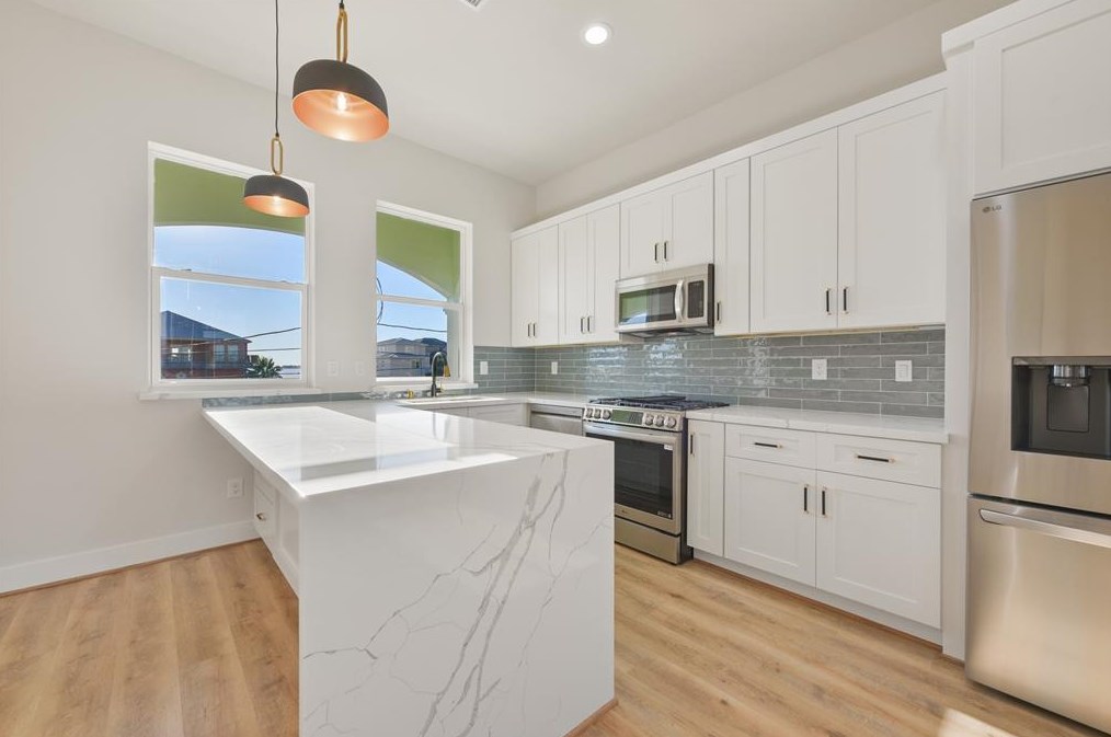 1102 64 St, Galveston TX 77551-1043 exterior