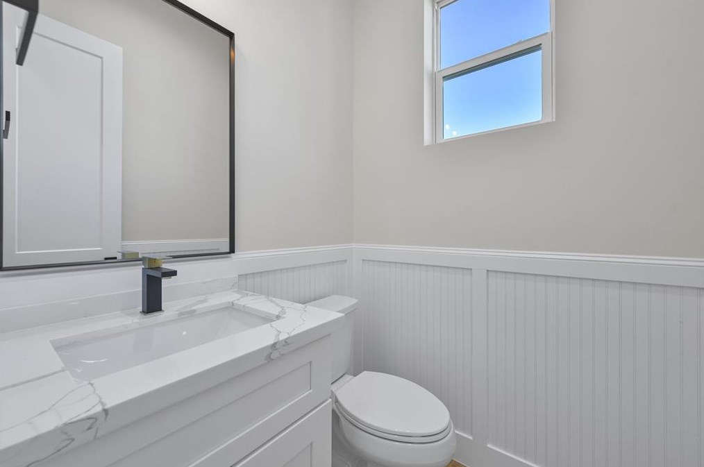 1102 64 St, Galveston TX 77551-1043 exterior