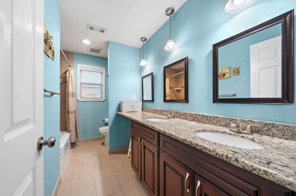 1206 Shadeland Dr, Houston TX  77043-4226 exterior