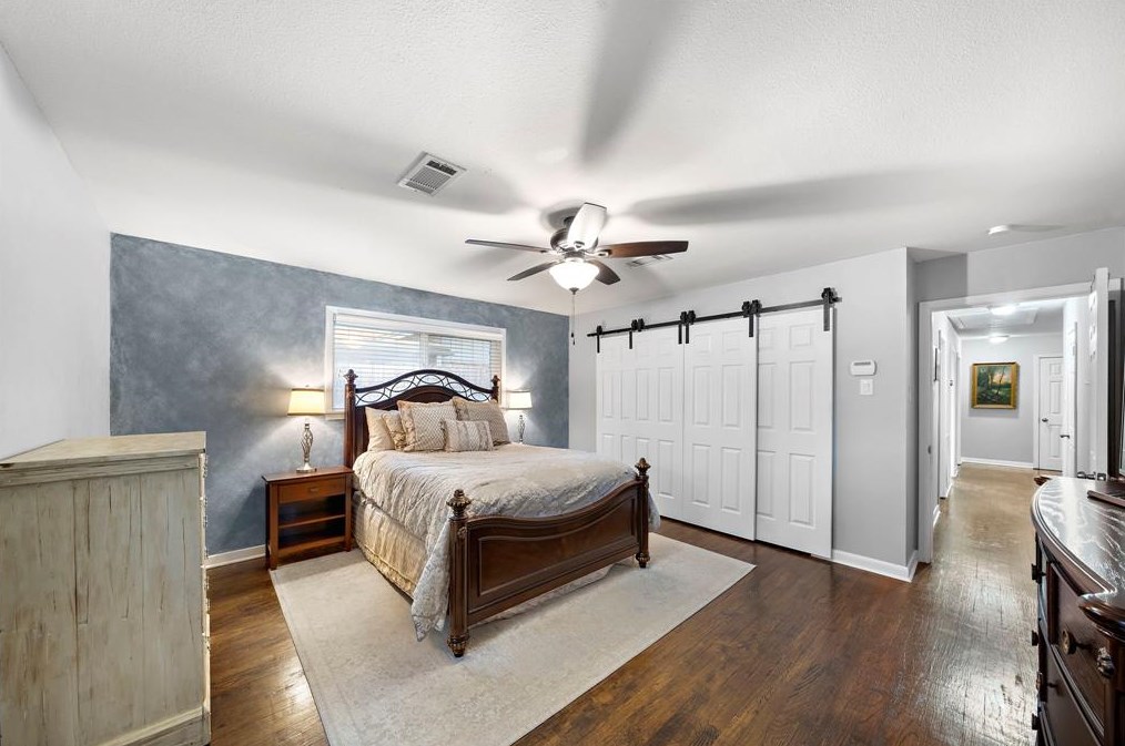 1206 Shadeland Dr, Houston TX  77043-4226 exterior