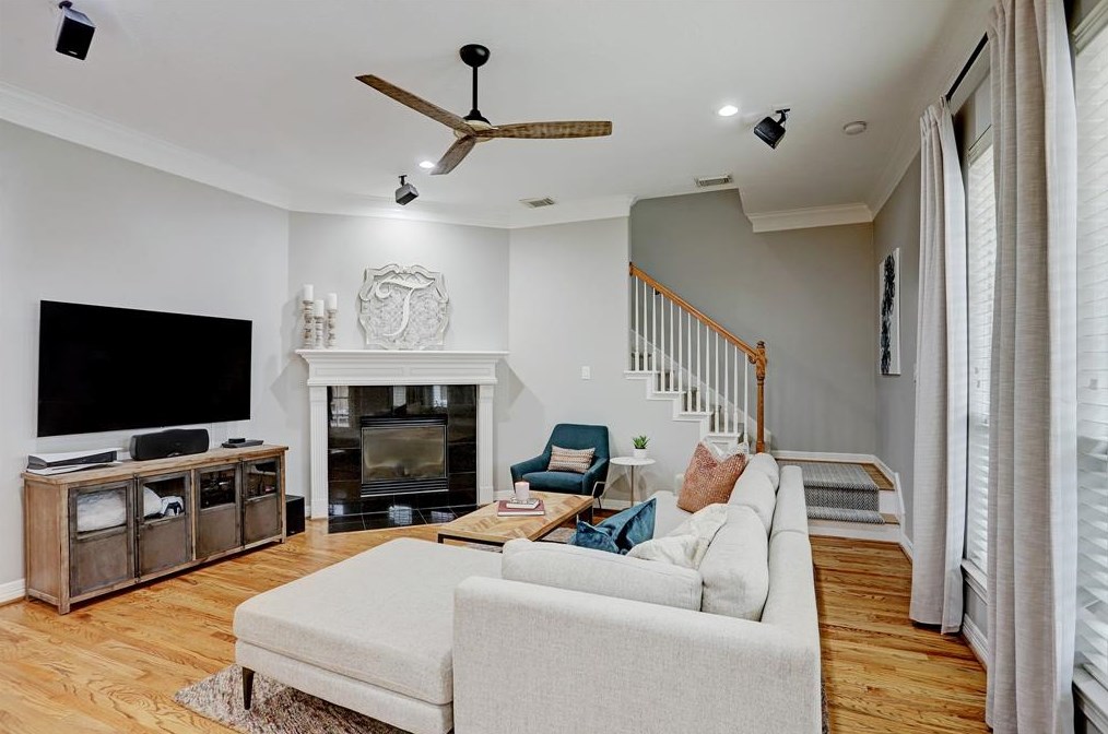 2662 Shady Acres Lndg, Houston TX  77008-7078 exterior