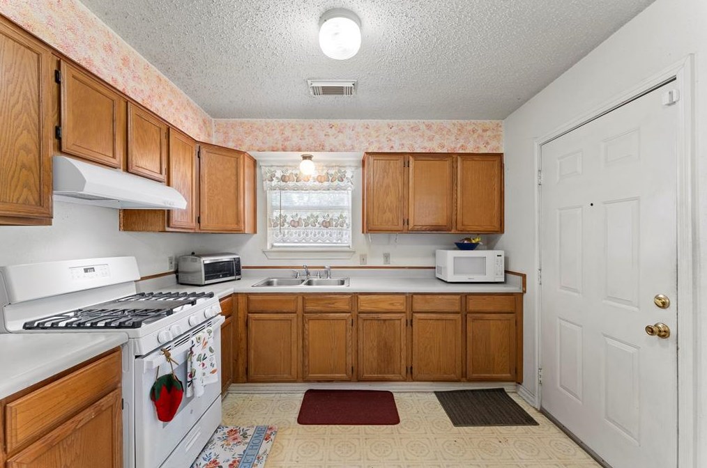 7017 Hershe St, Houston TX  77020-5115 exterior
