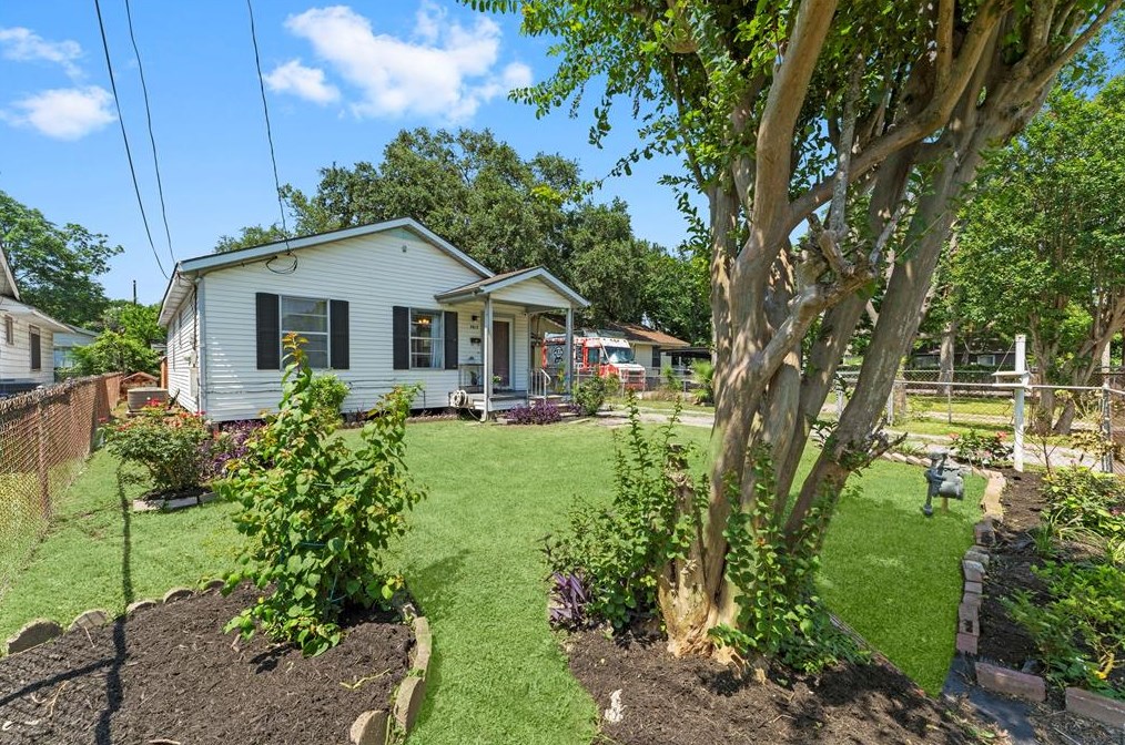 7017 Hershe St, Houston TX  77020-5115 exterior