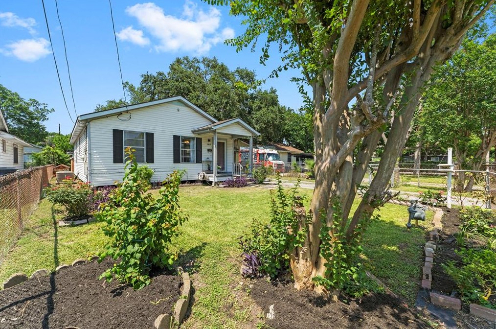 7017 Hershe St, Houston TX  77020-5115 exterior